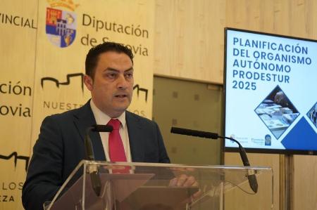 Imagen El Área de Turismo lanzará una línea de ayudas dotada de 50.000 euros para implicar a los alojamientos rurales en los preparativos para el eclipse total de 2026